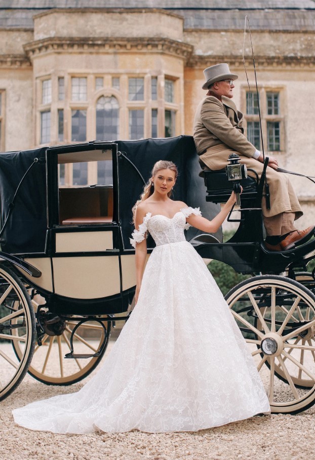 Az Allure Bridals Bridgerton kollekcióját a sorozat ihlette - képen a Hyacinth nevű darab