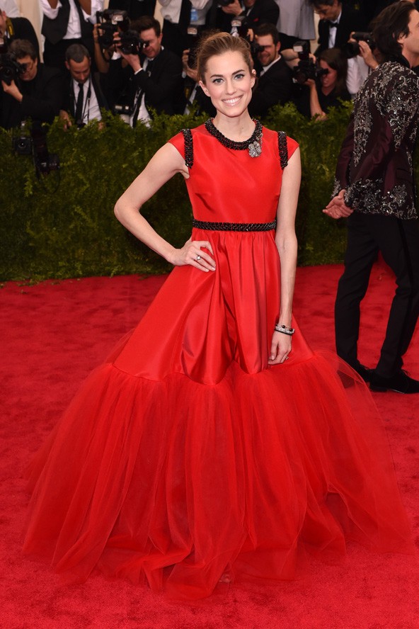 Allison Williams Giambattista Valli Haute Couture ruhában.