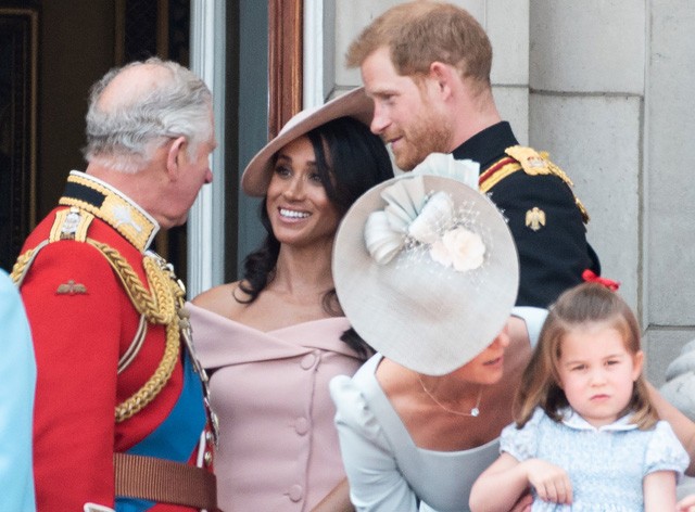 Sarolta hercegnő sírt, Györgynek be nem állt a szája - az angol királyi család ünnepét a gyerekek dobták fel