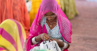 Indiában ruhát gyártatni úgy is lehet, hogy segítesz az ott élőknek