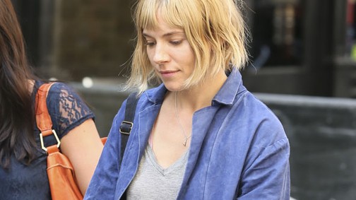 Wow! Sienna Miller frizurája durván megváltozott