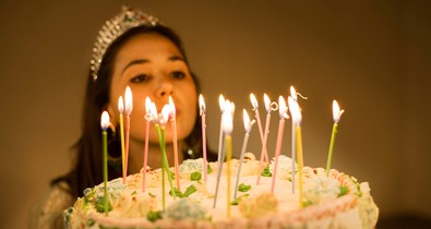 Hercegnőnek öltözve, családjuk körében válnak felnőtté a latin-amerikai lányok és ezt a szokást mi is szívesen kölcsönvennénk tőlük