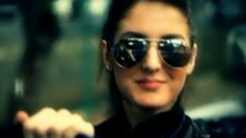 Magyar lány csalogatja Indonéziába a befektetőket! - Magyar modellikrek sikerei