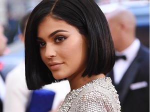 Kylie Jenner új hajszíne: platinaszőke!