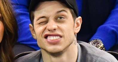 Ezt hogy csinálja? Ariana Grande exe újabb bombázóval randizik