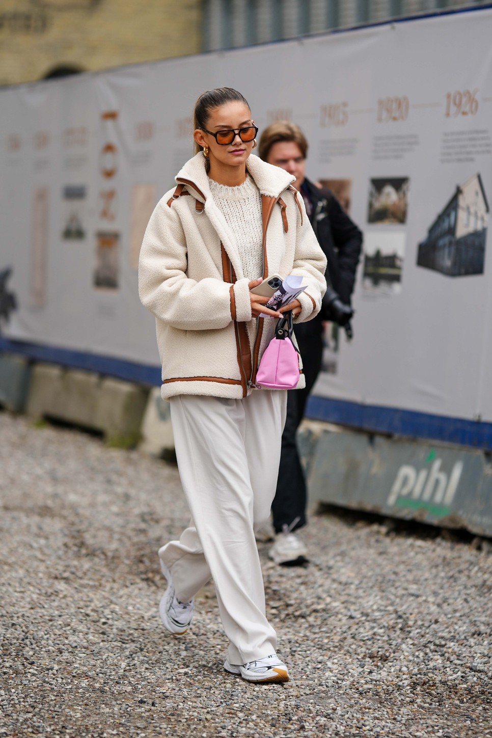 A Teddy egyre modernebb fazonokkal tör be a dzseki és kabát trendekbe.