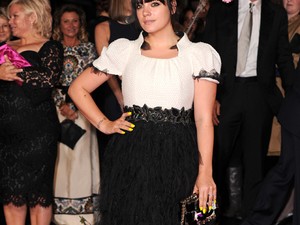 Lily Allen harsány körömlakkja