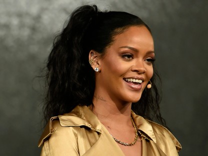 Jézus! Rihanna egy lábast vett a fejére?