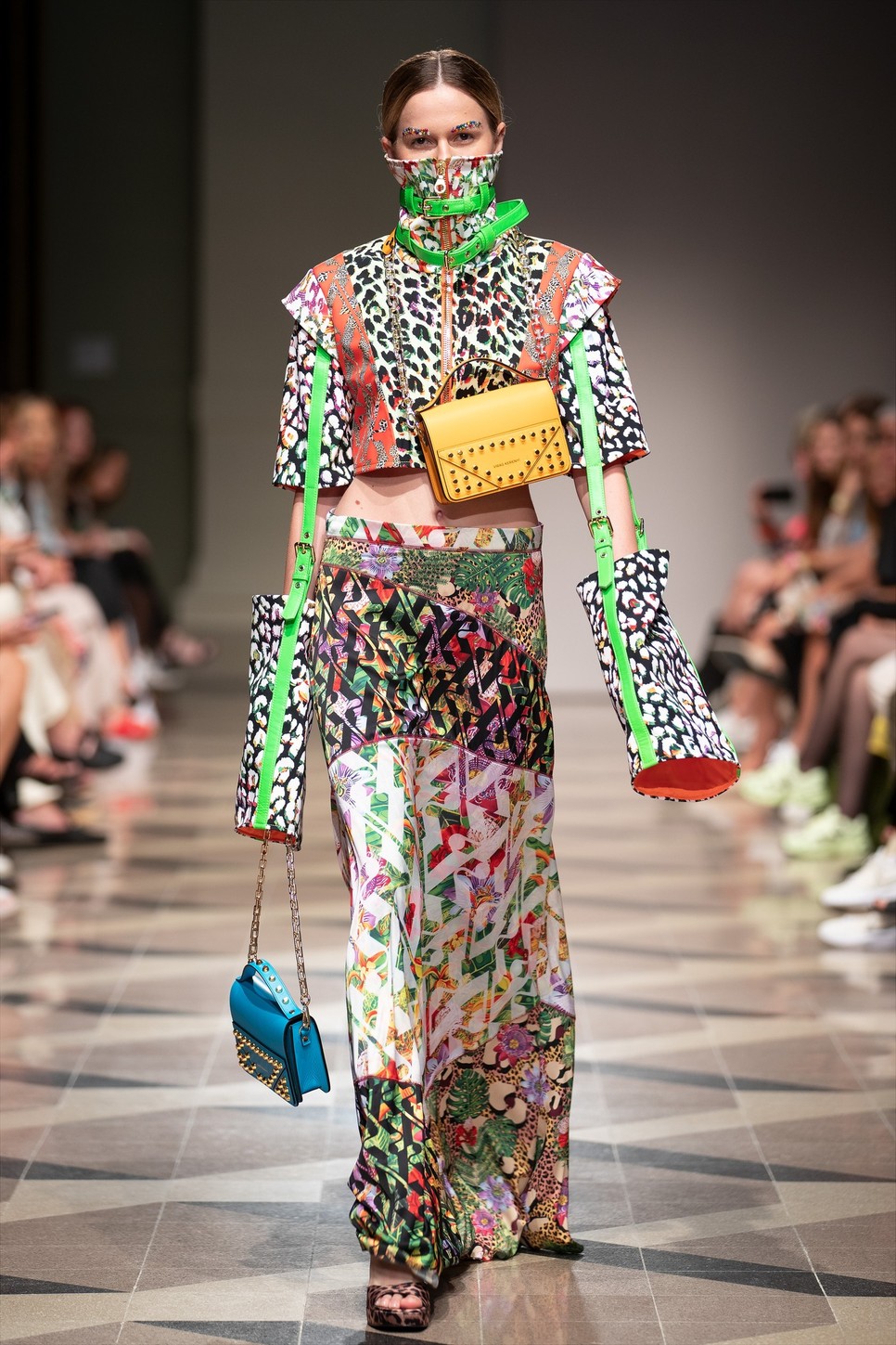 Megszületett az egyedi Virág Kerényi print, és a Budapest Fashion Weeken került bemutatásra