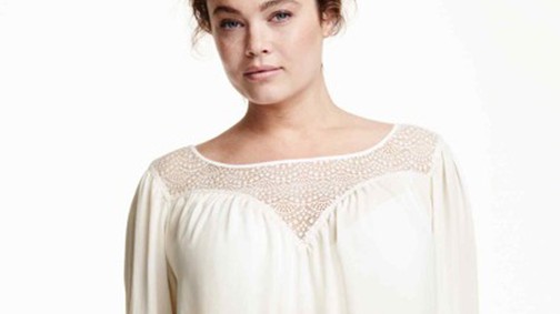 Hogyan viselje a plus size nő a nude árnyalatokat?