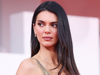 Kendall Jenner Armani ruháját bármelyik nő elfogadná, a Velencei Filmfesztivál legszebb ruhájában érkezett