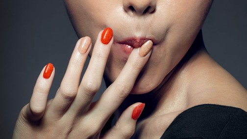 Mindenki állj! Itt a sült csirke ízű körömlakk!