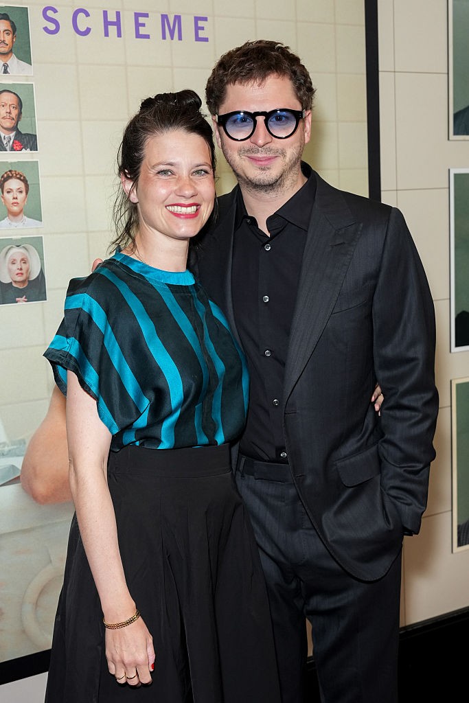 A Juno sztárját, Michael Cerát kolléganője, Amy Schumer buktatta le. A színésznő egy élő tévéshowban árulta el, hogy a színésznek már van egy gyermeke. Így Cera egy héttel később kénytelen volt megerősíteni a hírt, miszerint fél éve megszületett a párjával, Nadine-nal közös kisbabája.