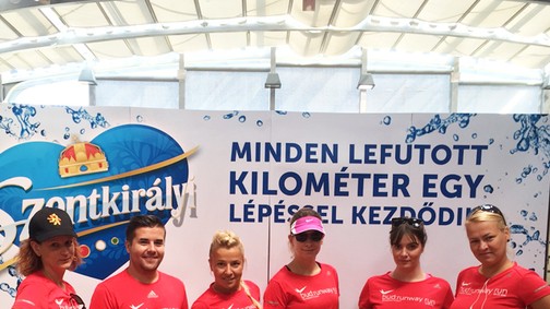 Jótékonyságból futottunk a reptéren a Szentkirályival