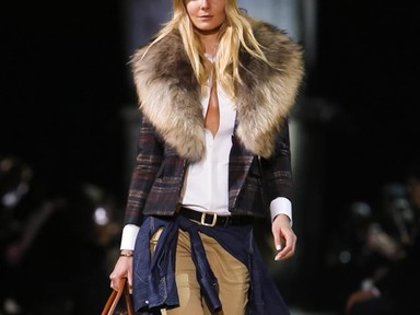 Mihalik Enikő újra a kifutón hódít