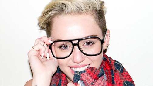 Miley Cyrus gusztustalankodik, Terry Richardson fotóz