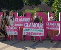 A nyertesek főszerkesztőnkkel, Maróy Krisztinával.