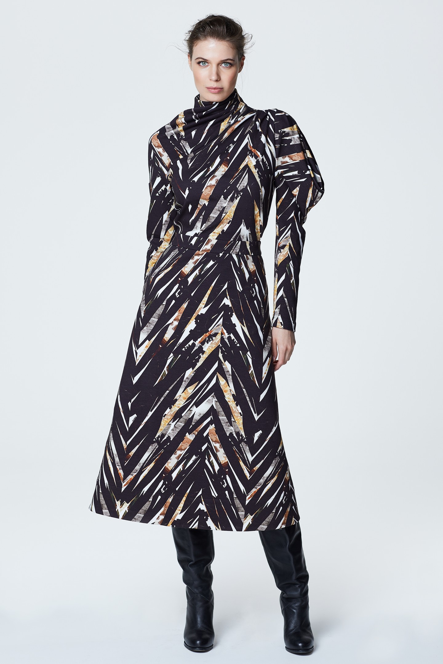 Moder és különleges leszel ebben a TOTHBORI ruhában!