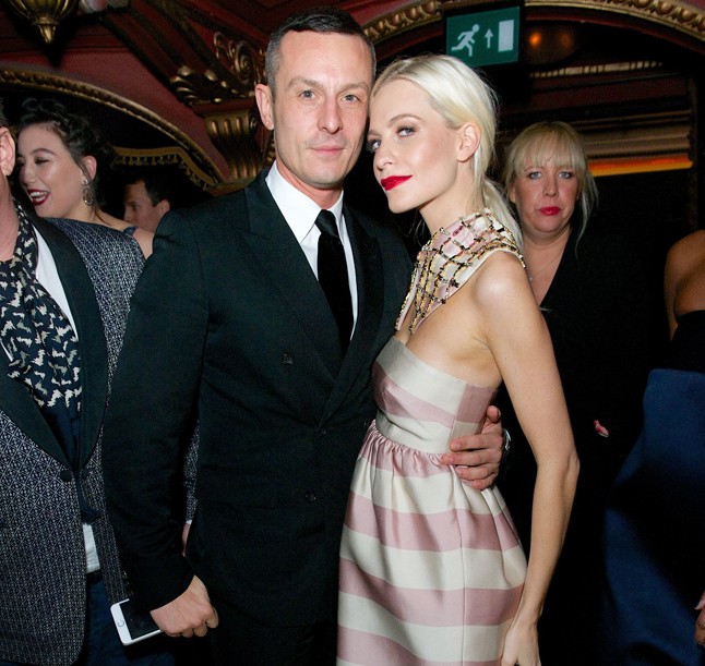 Jonathan Saunders és sztárrajongója, Poppy Delevingne