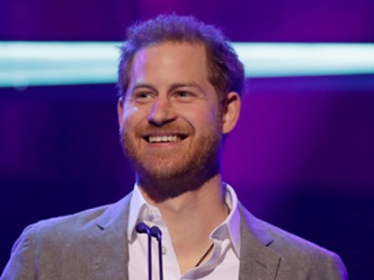 Ilyet nem láttál: Harry herceg Mikulás-jelmezben