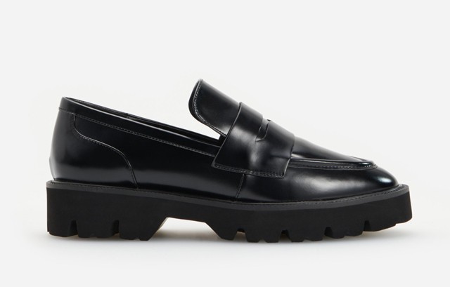 Vastag talpú fekete RESERVED 11 995 Ft