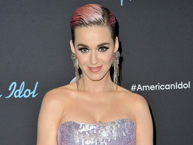 Katy Perry ki merte mondani Meghan Markle ruhájáról, amit a fél világ gondol
