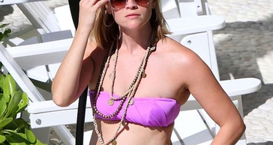 Tetoválást villantott a bikinis Reese Witherspoon