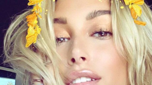 Hailey Baldwin új sminkkollekcióval rukkol elő