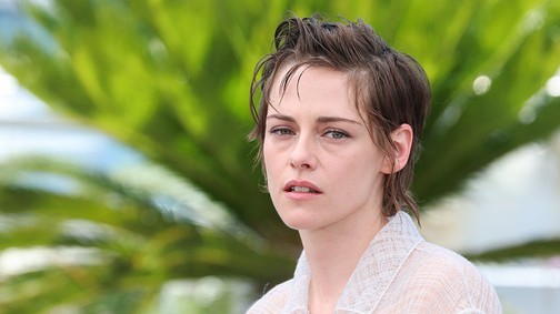 Kristen Stewart arcpirító pucérruhában keltett feltűnést a cannes-i filmfesztiválon, a szettjéből csak úgy ordít a meztelenség 