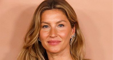 Gisele Bündchen meztelenruhában tért vissza szülése után a vörös szőnyegre, valami álomszép