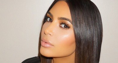 Kim Kardashian egy teljesen random tini fiút jelölget be a fotóin