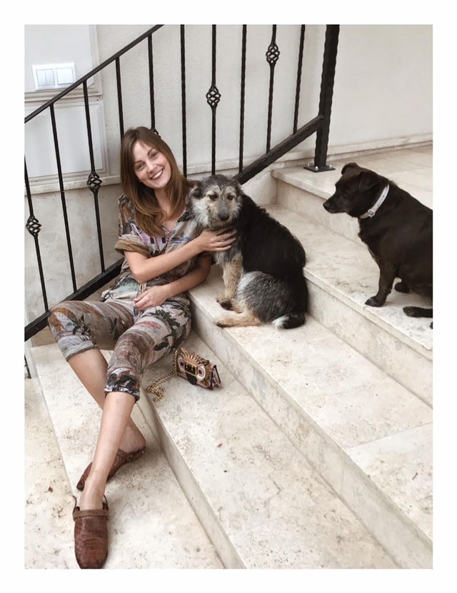 Andy Nanushka ruháját egy szuper aranyos részlet teszi igazán különlegessé!