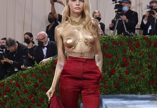 Igen, ezeket a ruhákat tényleg viselték: Íme az elmúlt 10 év legszürreálisabb Met-gála ruhái