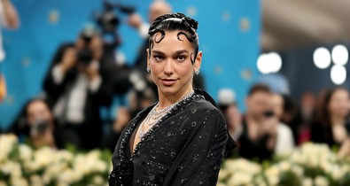 Dua Lipa a világ legapróbb bikinijében lázadt fel a tél ellen