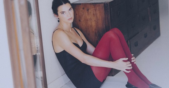 3 zseniális tanács a divatszerkesztőtől, hogyan viseld a színes harisnyákat, hogy álomszép legyen a megjelenésed