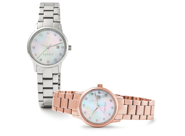 Kapható ezüst színben illetve sárga és vörös arany változatban.