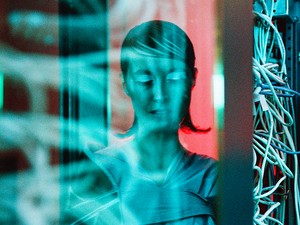 Megérkezett GLORIA új EP-je, amihez a Dívák rendezője készített videót 