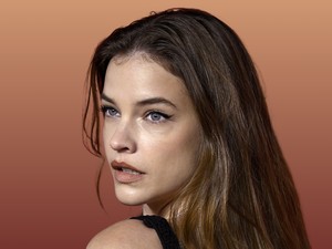 Palvin Barbara felszabadította a melleit, hatalmas dekoltázst villantott a New York-i divathéten