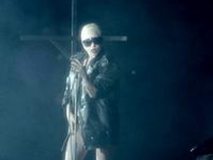 Lady Gaga tanul és diktál!