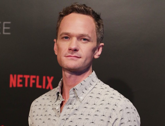 Neil Patrick Harris júliusban A balszerencse áradása második évadának bemutatóján