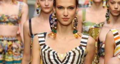 Bogár Niki a Dolce&Gabbana és az Armani show-ján