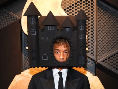 Magyar tervező kiegészítőjét viselte Will Smith fia a Grammy-gálán: a fiatal énekes Abodi Dóra különleges fejdíszében jelent meg