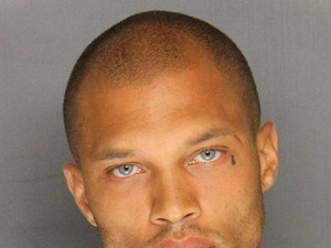 Ha jóképű, az sem számít, hogy bűnöző