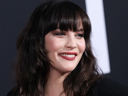 Liv Tyler a legunalmasabb fekete ruhában is egy igazi stílusikon a vörös szőnyegen