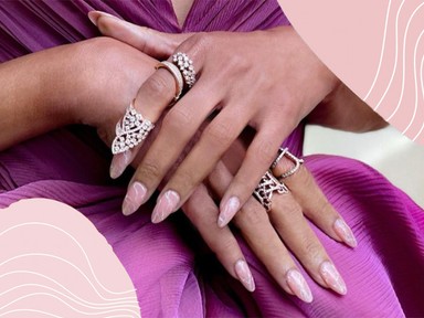 Így készíts csodás márványos, rózsakvarc körmöket magadnak