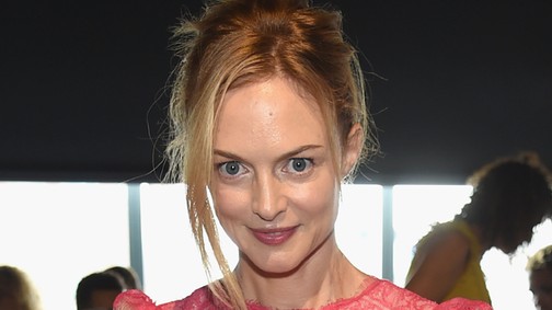 A Másnaposok 49 éves színésznőjének bikinis szelfije felrobbantotta az internetet