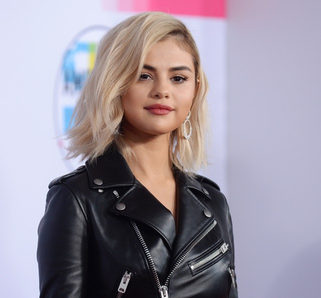 Nee! Selena Gomez szőke!! És sosem volt ilyen dögös még