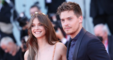 Egyszerűen imádjuk Palvin Barbara és Dylan Sprouse új kampányát, nem véletlenül ők Hollywood egyik álompárja