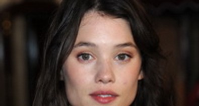 Bemutatjuk Keira trónbitorlóját