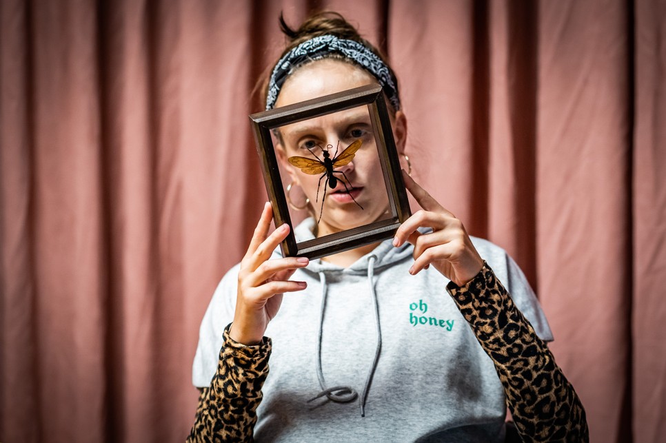 Sodró Eliza a Darázs című darabban